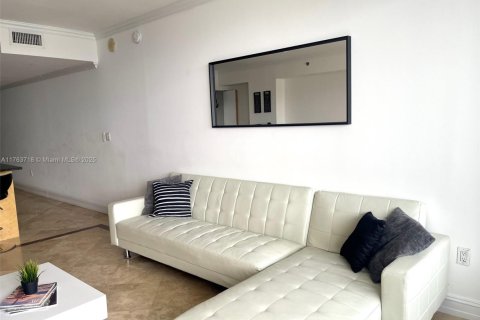 Condo in Hallandale Beach, Florida, 1 bedroom  № 1738553 - photo 12