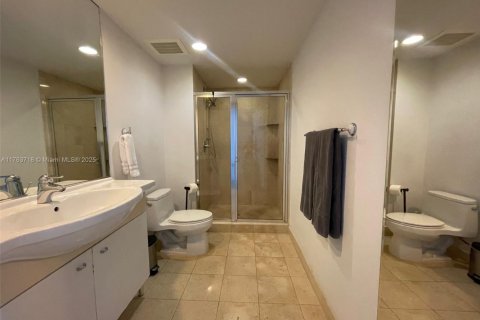 Condo in Hallandale Beach, Florida, 1 bedroom  № 1738553 - photo 25