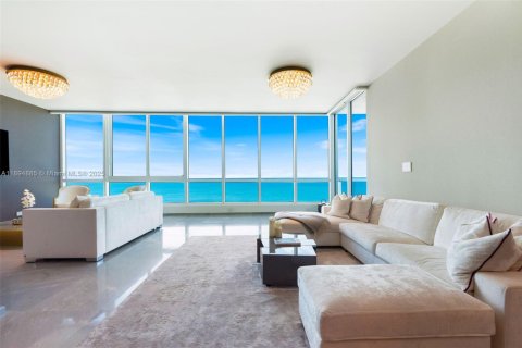 Condo in Miami Beach, Florida, 2 bedrooms № 1950510 - photo 1