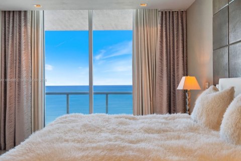 Condo in Miami Beach, Florida, 2 bedrooms № 1950510 - photo 25