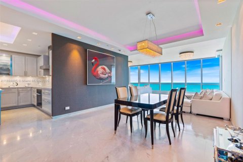 Condo in Miami Beach, Florida, 2 bedrooms № 1950510 - photo 18