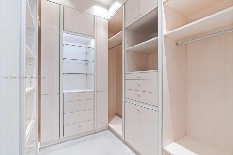 Condo in Miami Beach, Florida, 2 bedrooms № 1950510 - photo 27