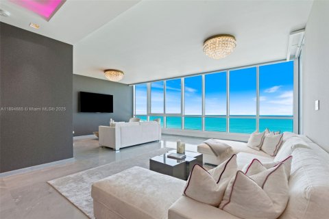 Condo in Miami Beach, Florida, 2 bedrooms № 1950510 - photo 4