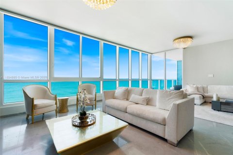 Condo in Miami Beach, Florida, 2 bedrooms № 1950510 - photo 3