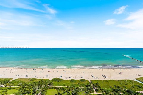 Condo in Miami Beach, Florida, 2 bedrooms № 1950510 - photo 10