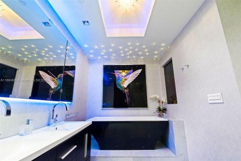 Condo in Miami Beach, Florida, 2 bedrooms № 1950510 - photo 28