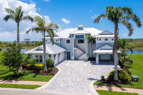 House in Bradenton, Florida 3 bedrooms, 288.28 sq.m. № 1798387 - photo 3