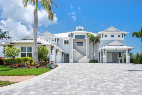 House in Bradenton, Florida 3 bedrooms, 288.28 sq.m. № 1798387 - photo 1