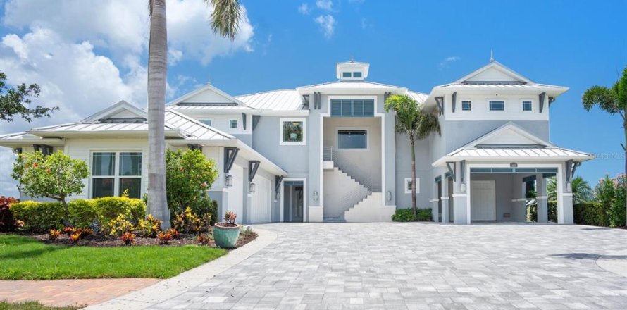 House in Bradenton, Florida 3 bedrooms, 288.28 sq.m. № 1798387