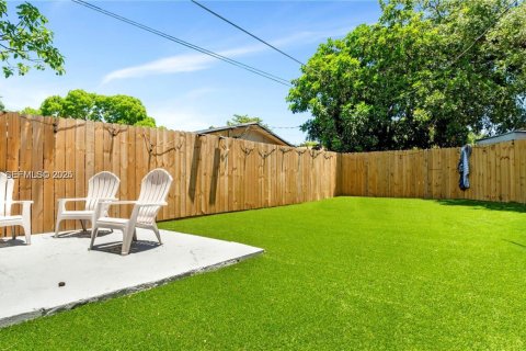 House in Hallandale Beach, Florida 1 bedroom, 55.74 sq.m. № 2019031 - photo 13