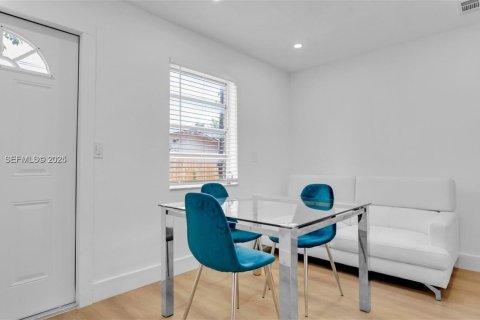 House in Hallandale Beach, Florida 1 bedroom, 55.74 sq.m. № 2019031 - photo 5