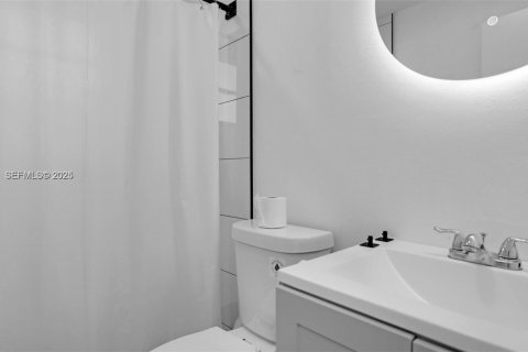 House in Hallandale Beach, Florida 1 bedroom, 55.74 sq.m. № 2019031 - photo 7