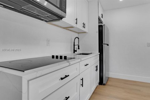House in Hallandale Beach, Florida 1 bedroom, 55.74 sq.m. № 2019031 - photo 2