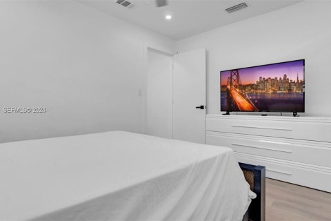 House in Hallandale Beach, Florida 1 bedroom, 55.74 sq.m. № 2019031 - photo 10