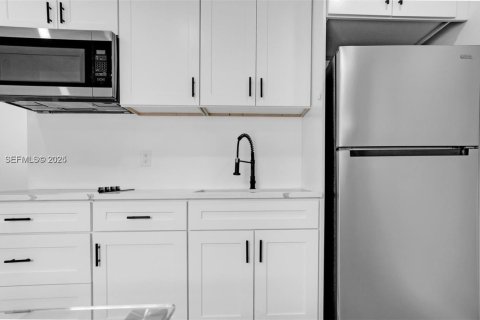 House in Hallandale Beach, Florida 1 bedroom, 55.74 sq.m. № 2019031 - photo 3