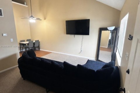 Townhouse in St. Lucie, Florida 2 bedrooms, 86.96 sq.m. № 2268240 - photo 10