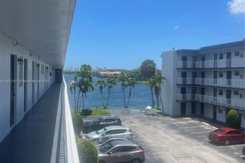 Condominio en venta en Miami, Florida, 2 dormitorios, 127.83 m2 № 1890507 - foto 3