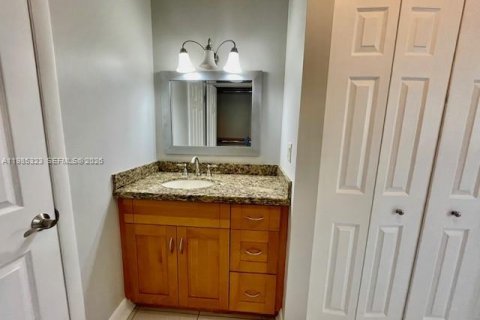 Condominio en alquiler en Miami, Florida, 2 dormitorios, 90.67 m2 № 2048175 - foto 13