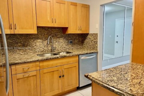 Condominio en alquiler en Miami, Florida, 2 dormitorios, 90.67 m2 № 2048175 - foto 9