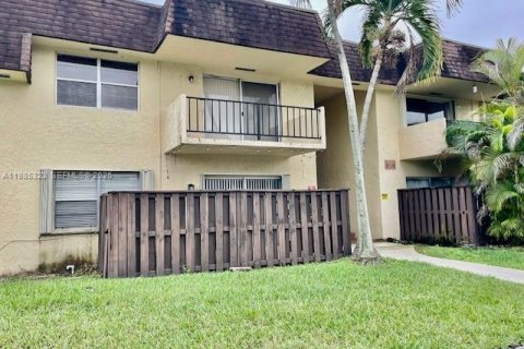 Condominio en alquiler en Miami, Florida, 2 dormitorios, 90.67 m2 № 2048175 - foto 2