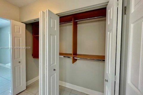 Condominio en alquiler en Miami, Florida, 2 dormitorios, 90.67 m2 № 2048175 - foto 17