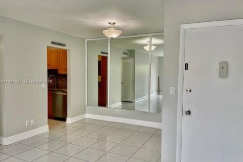 Condominio en alquiler en Miami, Florida, 2 dormitorios, 90.67 m2 № 2048175 - foto 7
