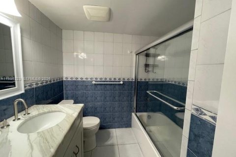 Condominio en alquiler en Miami, Florida, 2 dormitorios, 90.67 m2 № 2048175 - foto 20