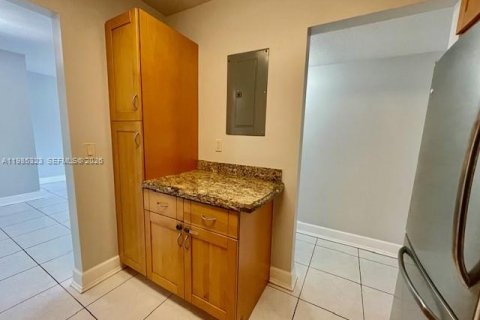 Condominio en alquiler en Miami, Florida, 2 dormitorios, 90.67 m2 № 2048175 - foto 10