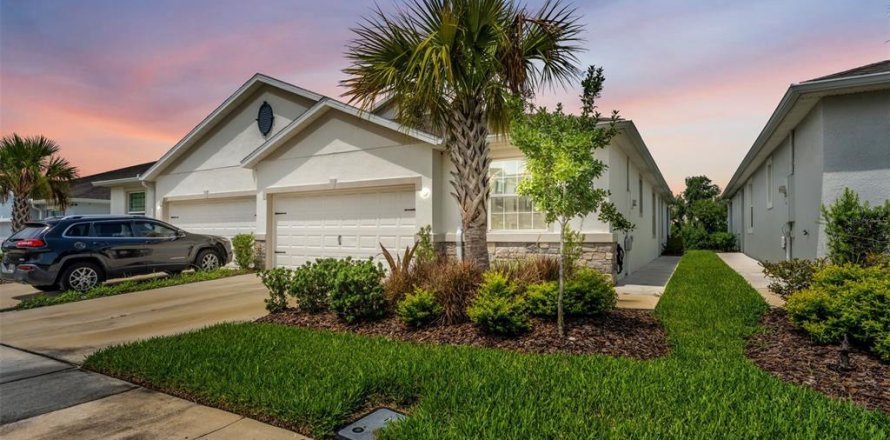 House in Plant City, Florida 3 bedrooms, 145.39 sq.m. № 2272916