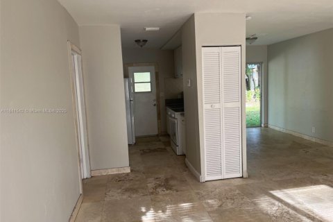 House in Hollywood, Florida 3 bedrooms, 100.71 sq.m. № 2068308 - photo 4