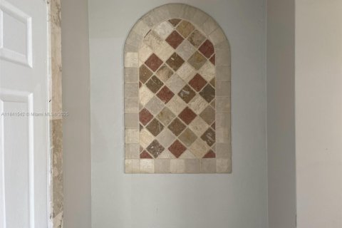 House in Hollywood, Florida 3 bedrooms, 100.71 sq.m. № 2068308 - photo 3