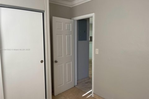 House in Hollywood, Florida 3 bedrooms, 100.71 sq.m. № 2068308 - photo 28