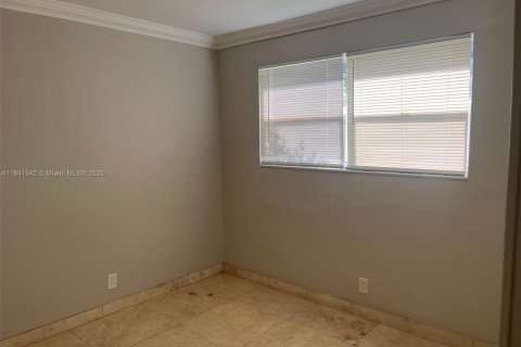 House in Hollywood, Florida 3 bedrooms, 100.71 sq.m. № 2068308 - photo 27