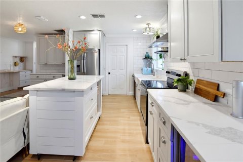 House in Winter Park, Florida 4 bedrooms, 270.9 sq.m. № 2415352 - photo 6