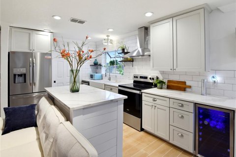 House in Winter Park, Florida 4 bedrooms, 270.9 sq.m. № 2415352 - photo 8