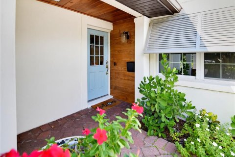 House in Winter Park, Florida 4 bedrooms, 270.9 sq.m. № 2415352 - photo 2