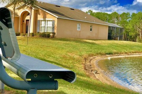 House in Davenport, Florida 5 bedrooms, 156.08 sq.m. № 1791705 - photo 2