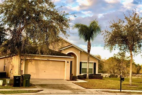 House in Davenport, Florida 5 bedrooms, 156.08 sq.m. № 1791705 - photo 1