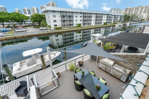 Adosado en venta en North Miami Beach, Florida, 3 dormitorios, 149.57 m2 № 1968409 - foto 23