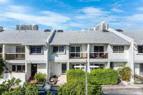 Adosado en venta en North Miami Beach, Florida, 3 dormitorios, 149.57 m2 № 1968409 - foto 30