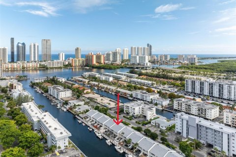Adosado en venta en North Miami Beach, Florida, 3 dormitorios, 149.57 m2 № 1968409 - foto 3