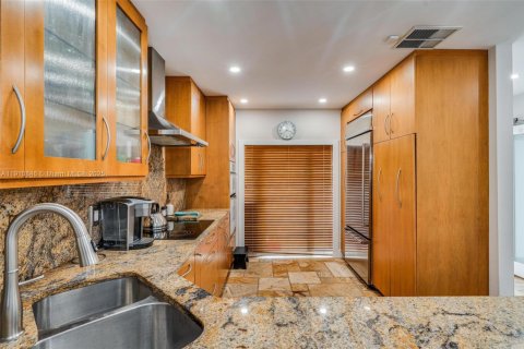 Adosado en venta en North Miami Beach, Florida, 3 dormitorios, 149.57 m2 № 1968409 - foto 10