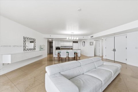 Купить кондоминиум в Санни-Айлс-Бич, Флорида 2 спальни, 175.21м2, № 2066148 - фото 8