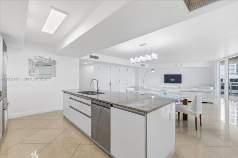 Купить кондоминиум в Санни-Айлс-Бич, Флорида 2 спальни, 175.21м2, № 2066148 - фото 13