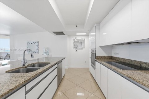 Купить кондоминиум в Санни-Айлс-Бич, Флорида 2 спальни, 175.21м2, № 2066148 - фото 9