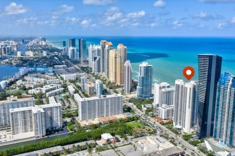 Кондоминиум с 2 спальнями в Санни-Айлс-Бич, Флорида № 2066148