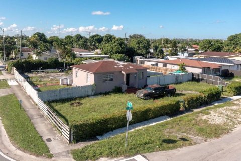 House in Hialeah, Florida 2 bedrooms, 76.64 sq.m. № 1985296 - photo 23