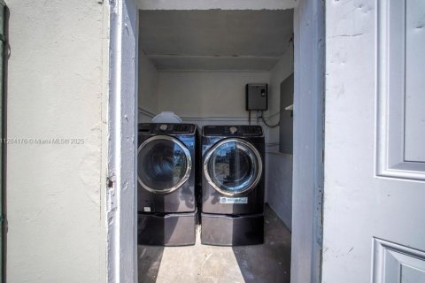 House in Hialeah, Florida 2 bedrooms, 76.64 sq.m. № 1985296 - photo 20