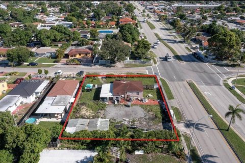 House in Hialeah, Florida 2 bedrooms, 76.64 sq.m. № 1985296 - photo 28