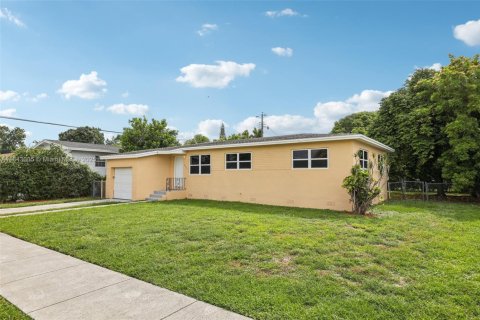 House in Miami Gardens, Florida 3 bedrooms, 127.93 sq.m. № 1844023 - photo 3